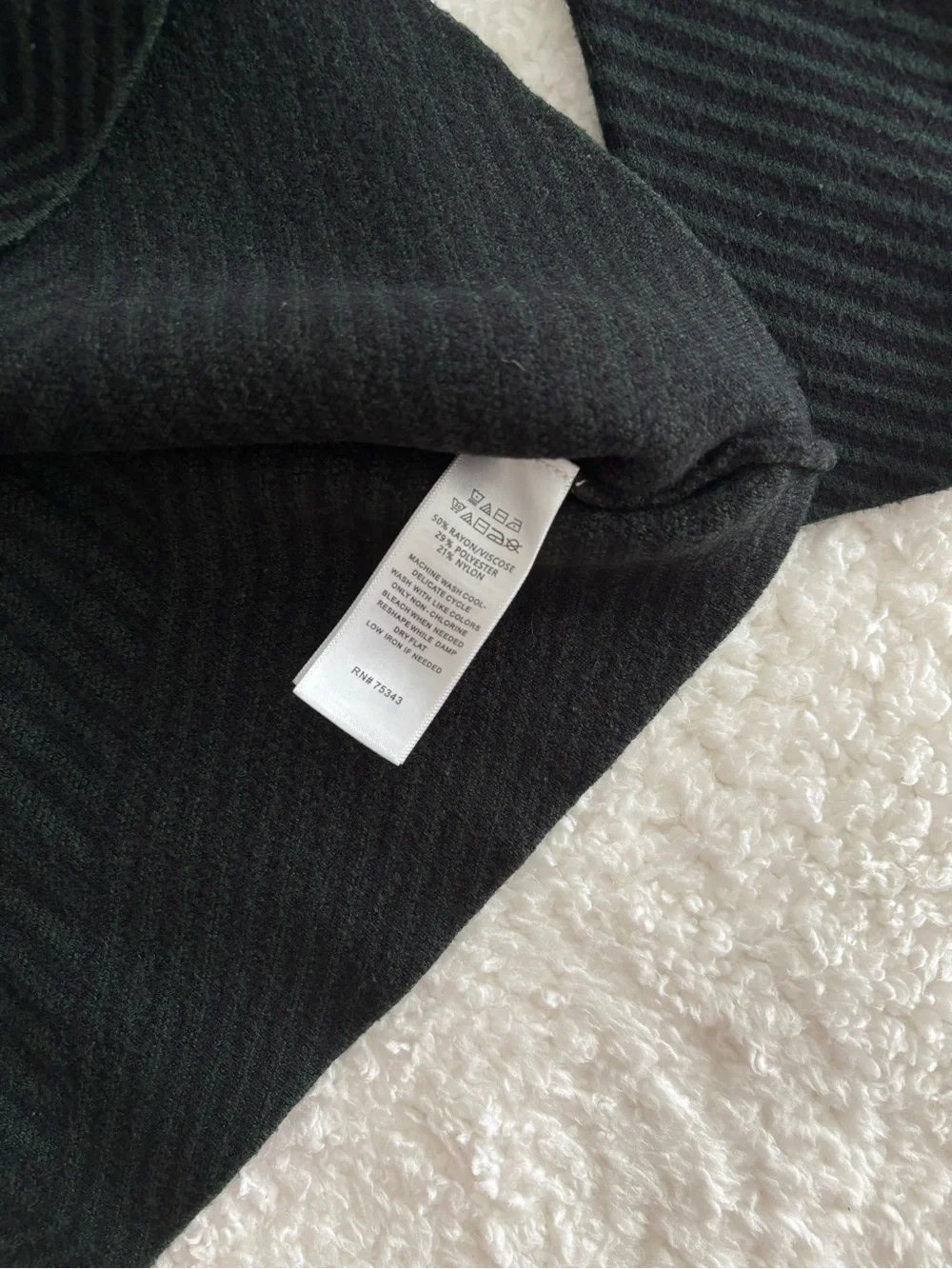 Tahari Women’s Mock Neck Sweater Sz S Green Black Chevron Striped Thick Knit - Picture 4 of 7